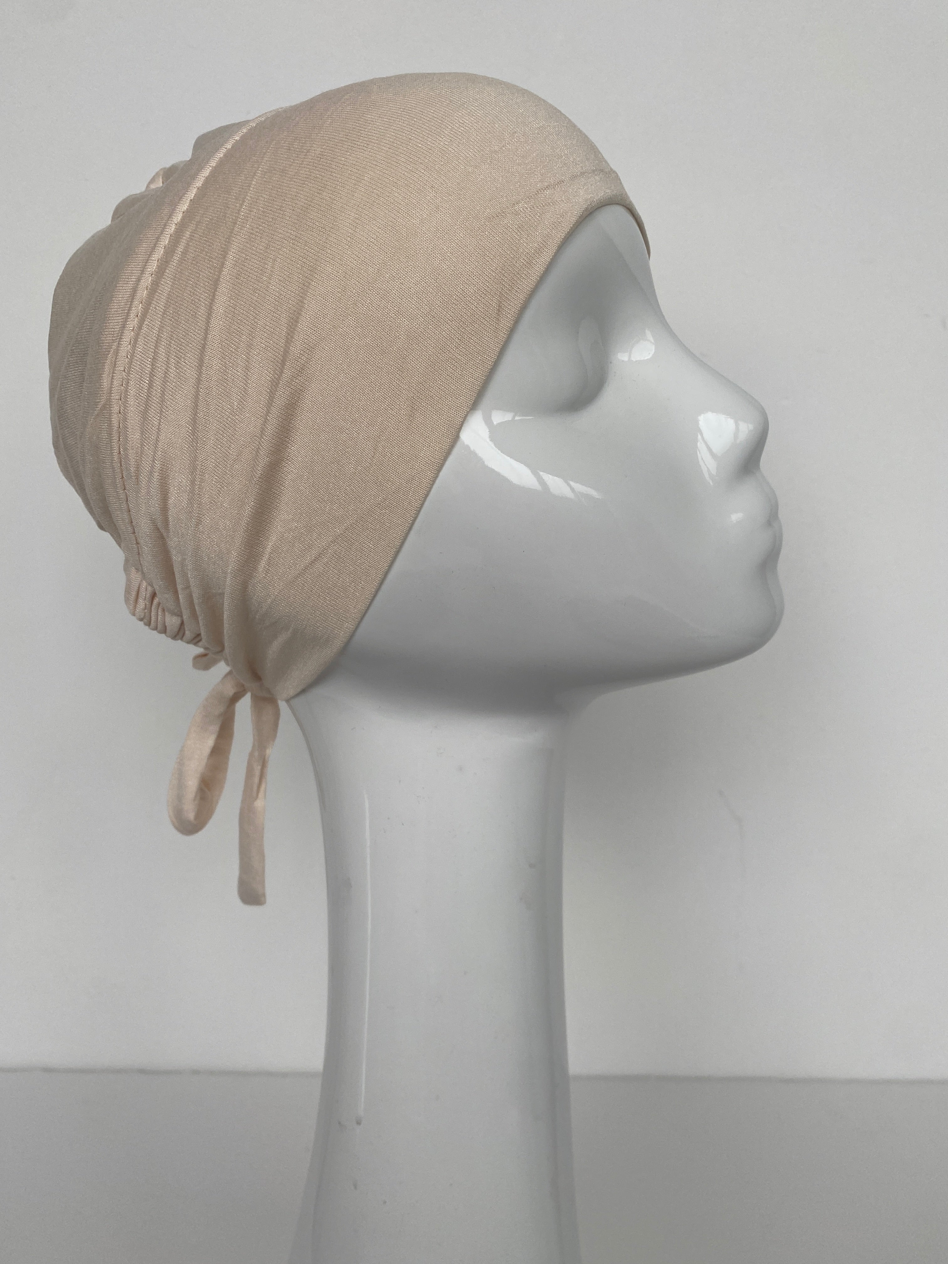 BONNET SATIN A NOUER