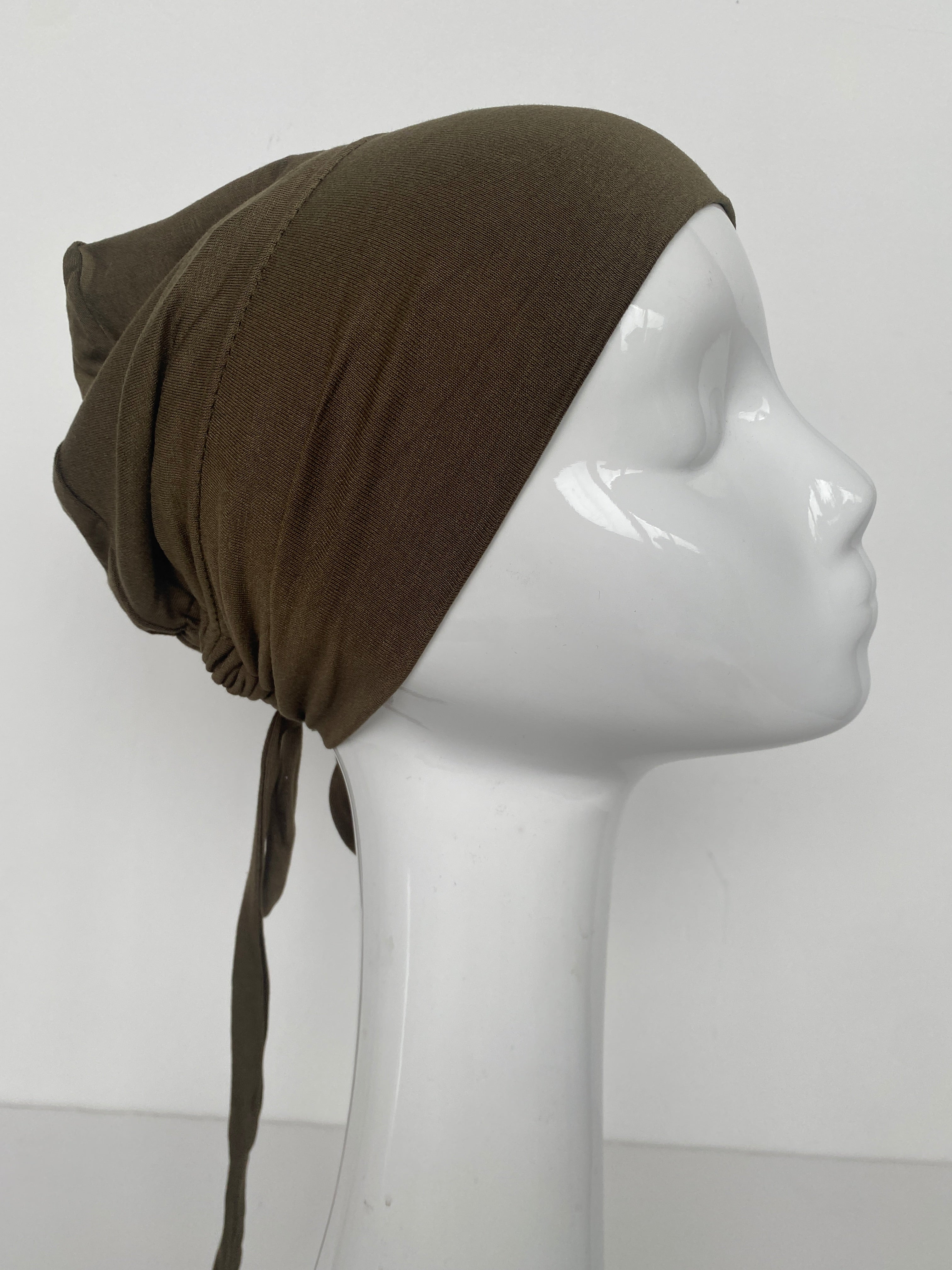 BONNET SATIN A NOUER