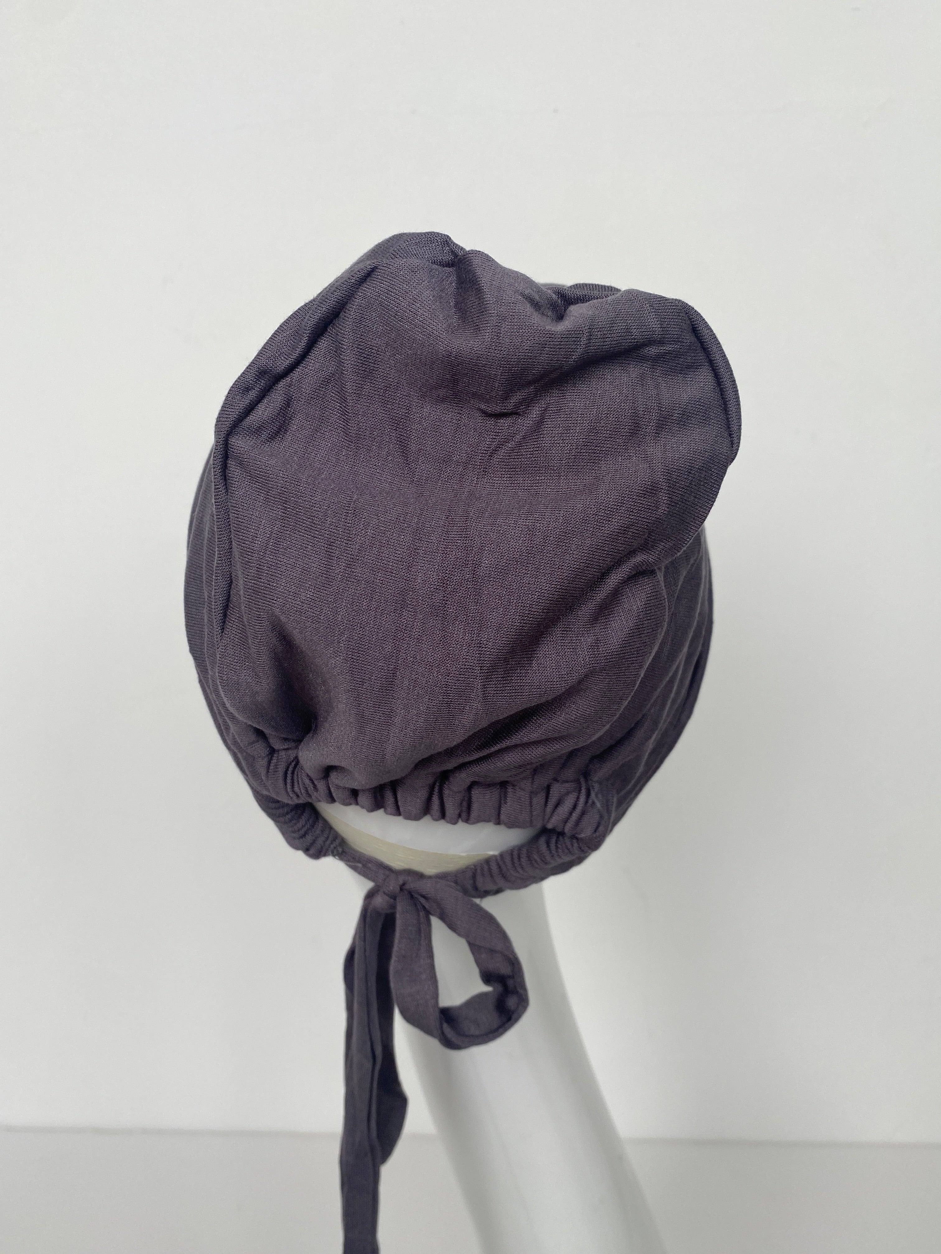 BONNET SATIN A NOUER