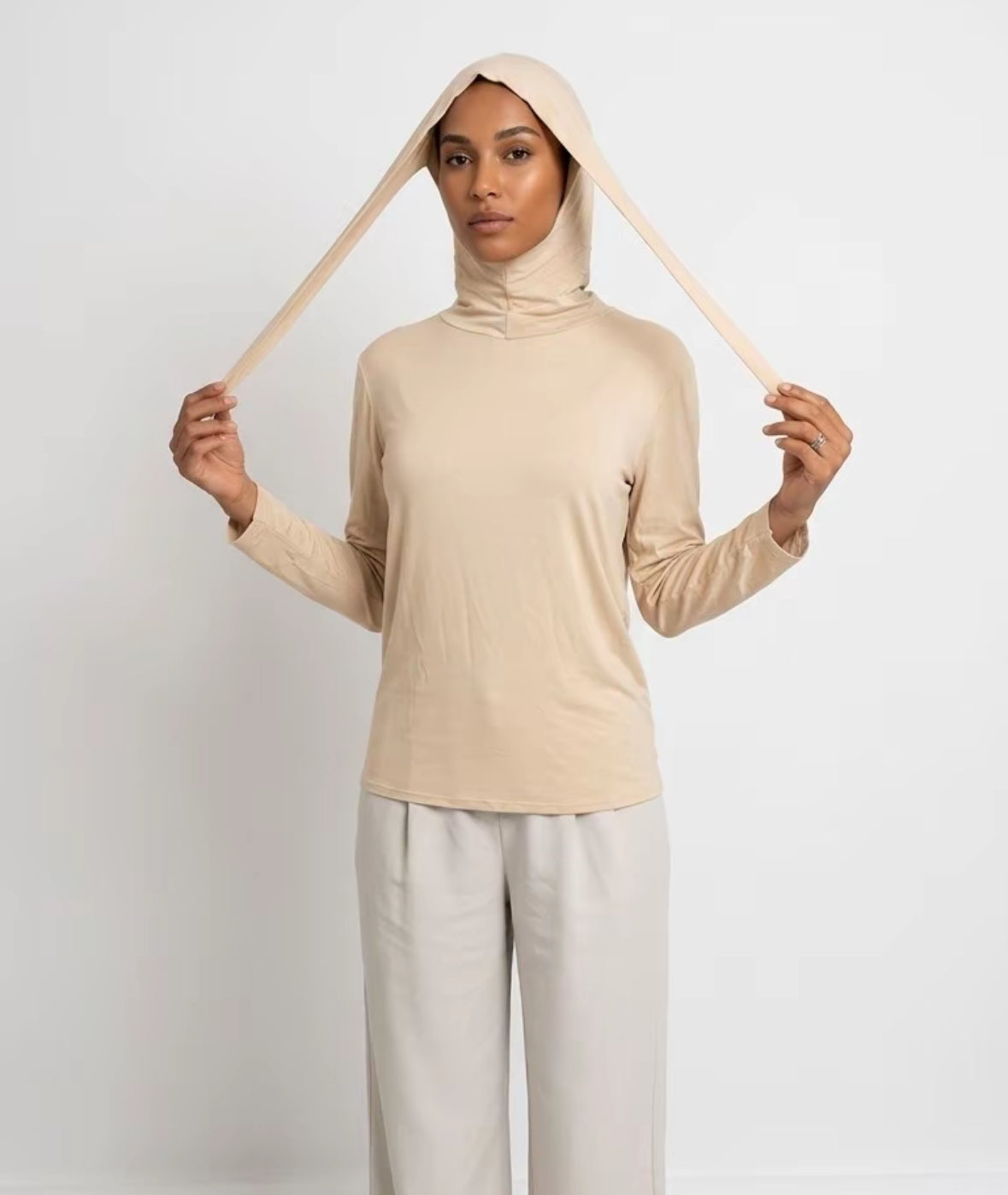 SOUS PULLE AVEC CAGOULE INTEGRE Lot de 5pcs de meme couleur