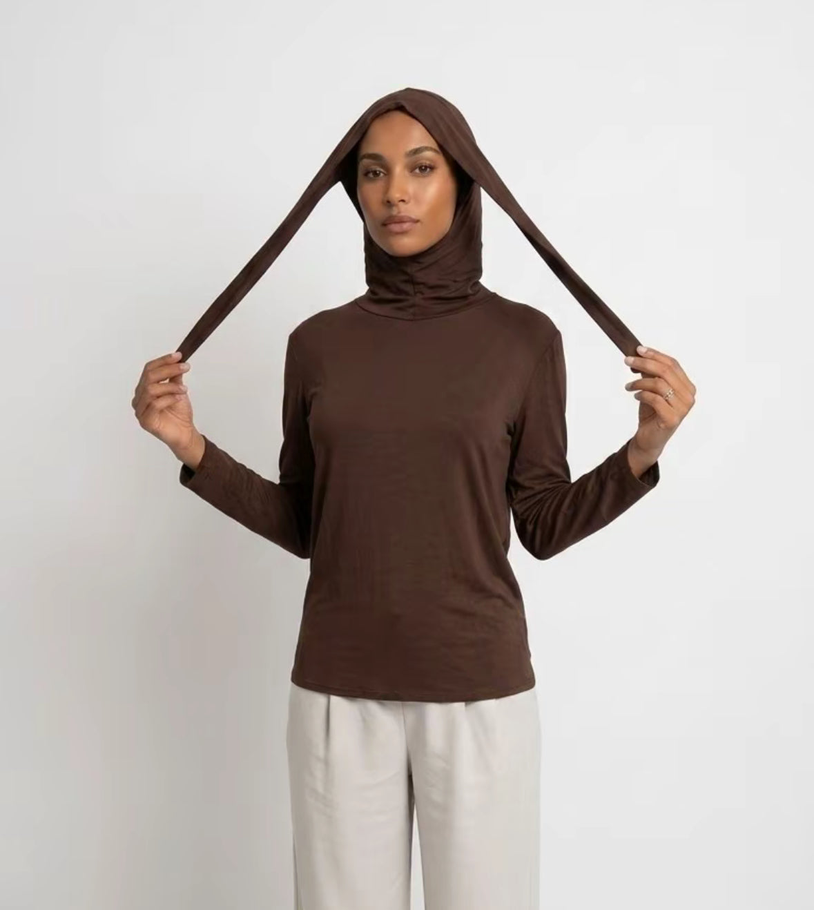 SOUS PULLE AVEC CAGOULE INTEGRE Lot de 5pcs de meme couleur