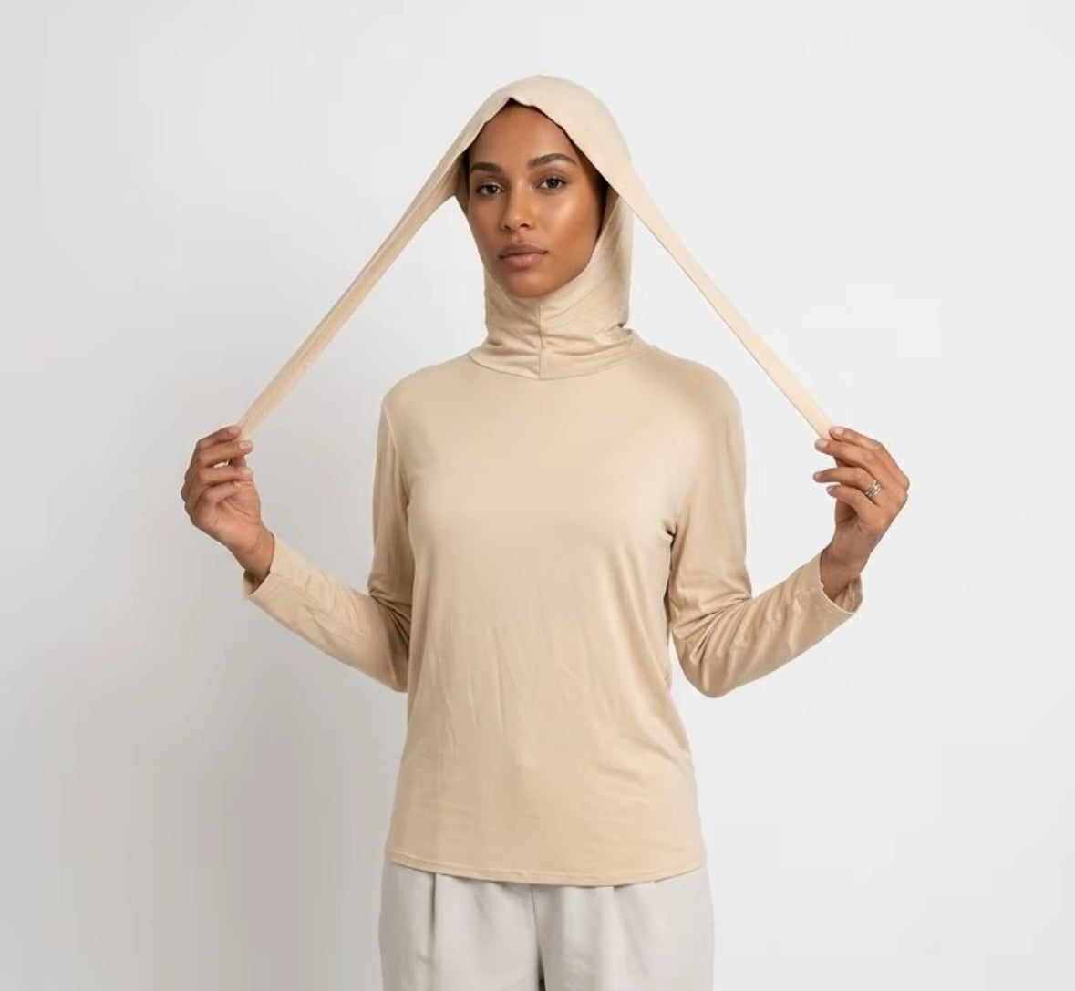 SOUS PULLE AVEC CAGOULE INTEGRE Lot de 5pcs de meme couleur