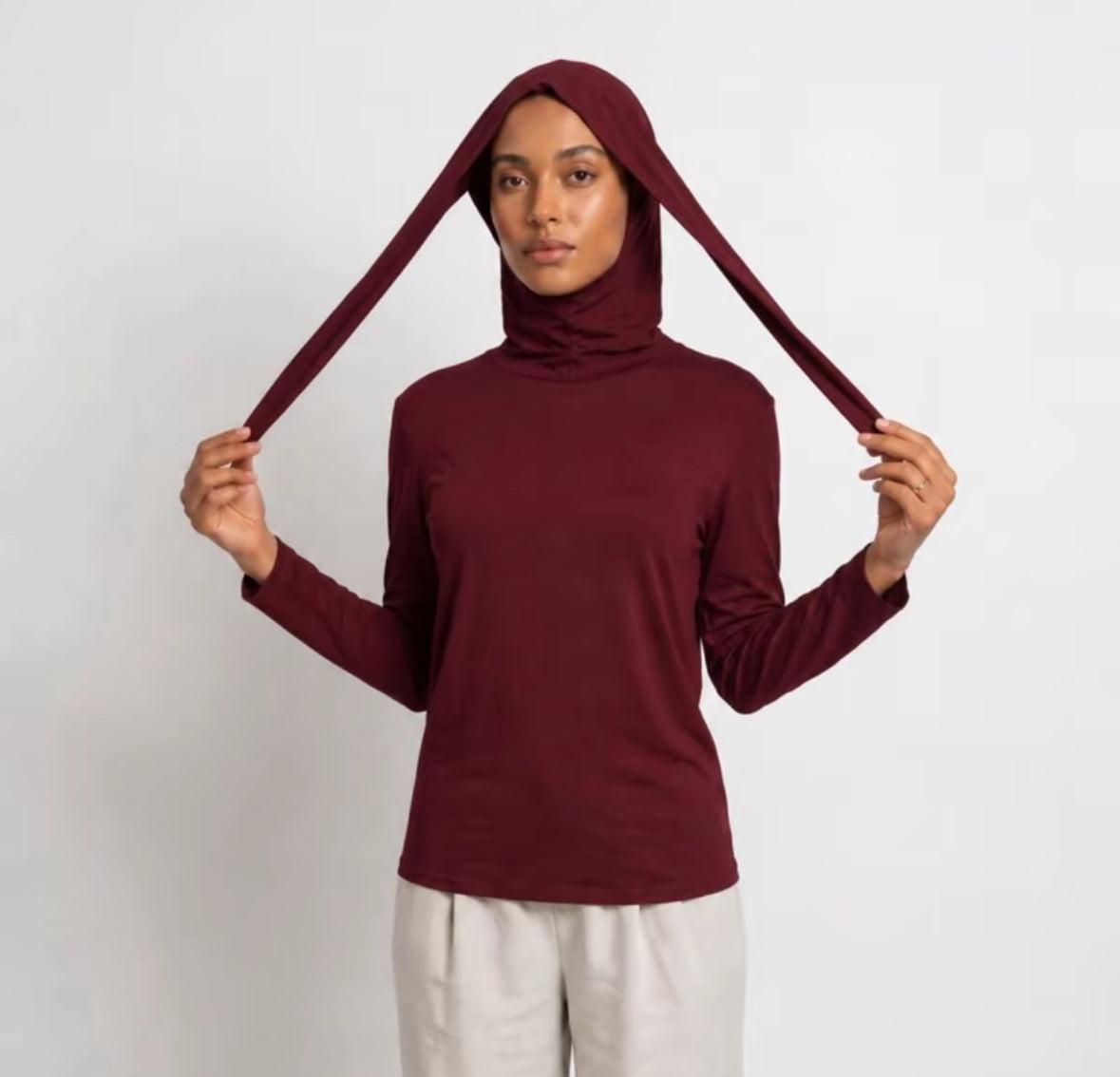SOUS PULLE AVEC CAGOULE INTEGRE Lot de 5pcs de meme couleur