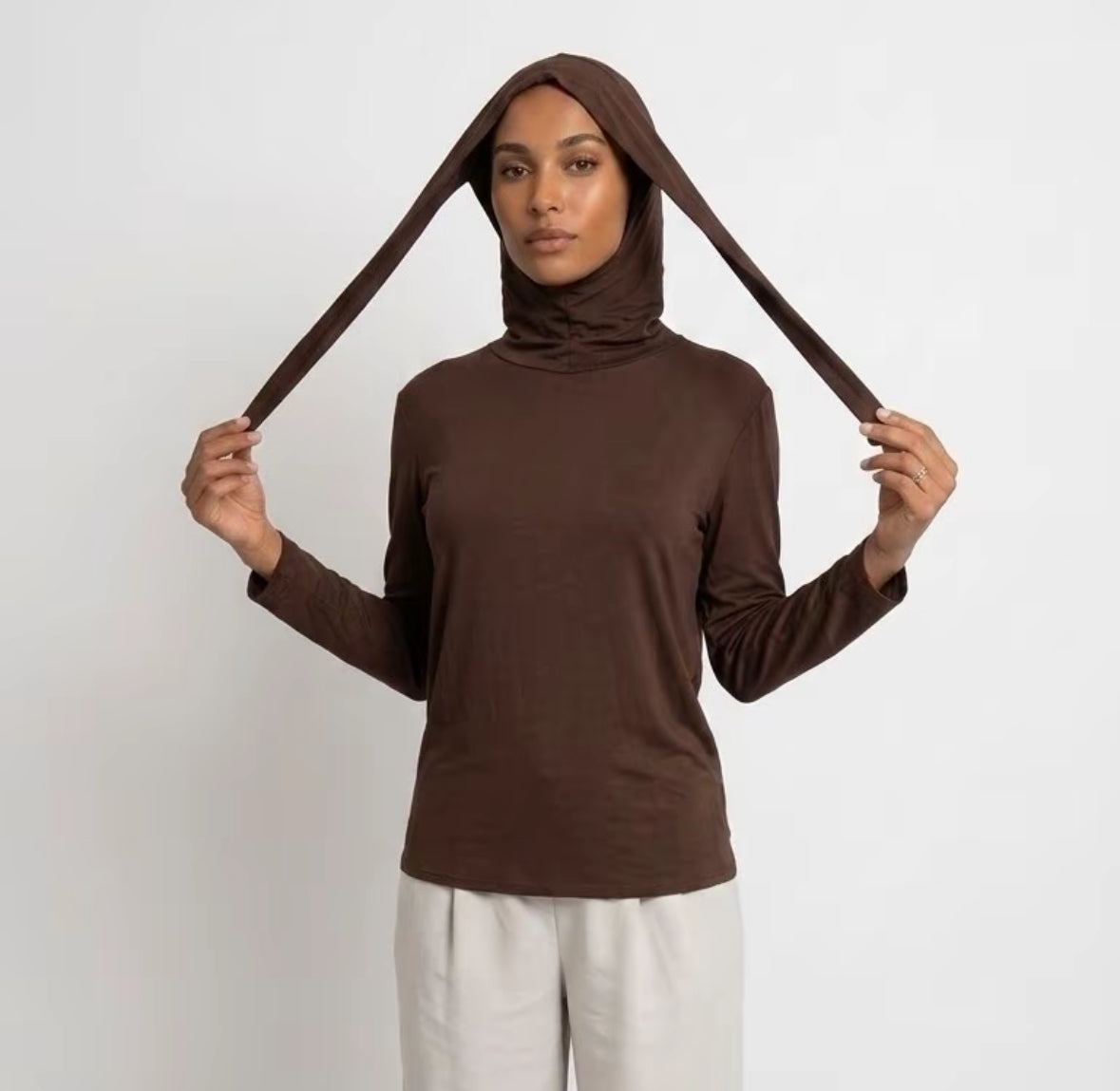 SOUS PULLE AVEC CAGOULE INTEGRE Lot de 5pcs de meme couleur