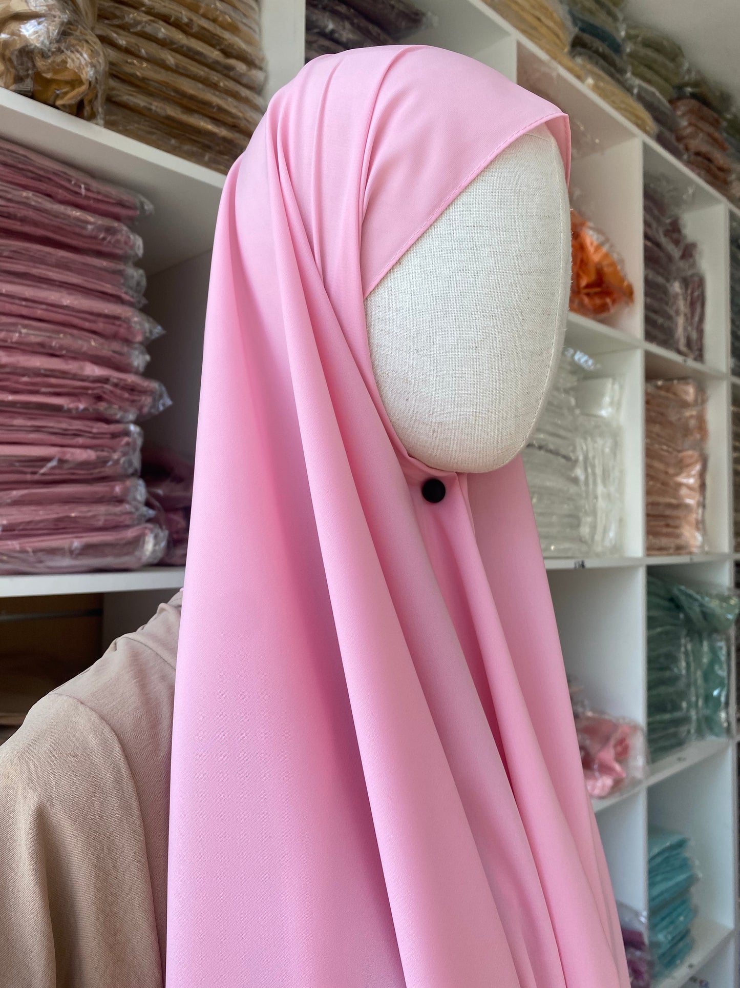 Grossiste hijab à enfiler en soie de médine bonnet, voile opaque